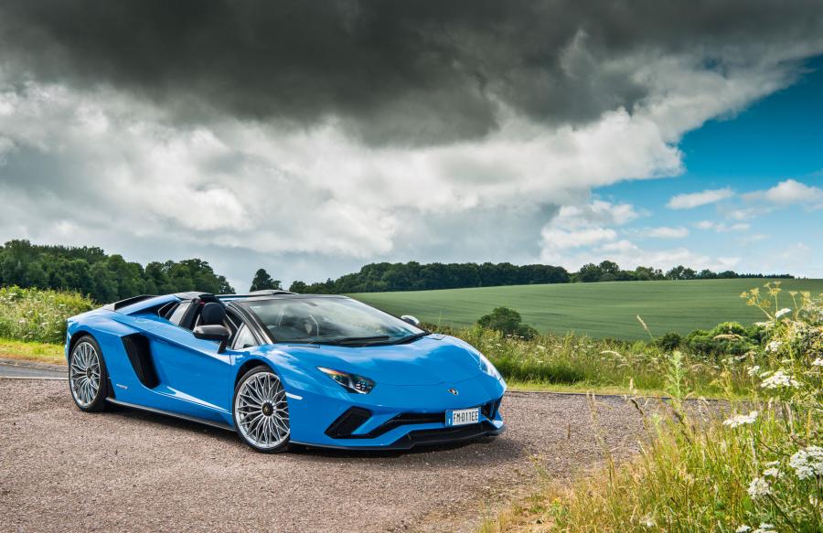  Lamborghini Aventador S Roadster 2018 года  (UK) (фото 1 из 3)